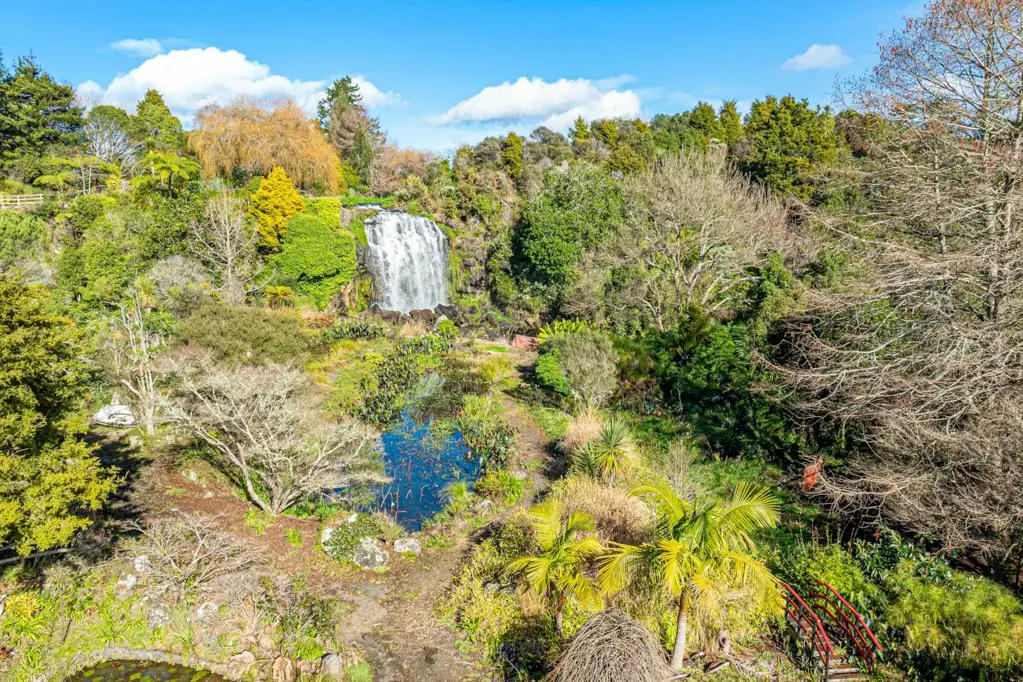 Patumahoe Own the Award-Winning Wrights Watergardens