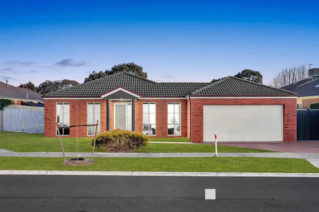 11 Lochgreen View, Cranbourne, VIC 3977