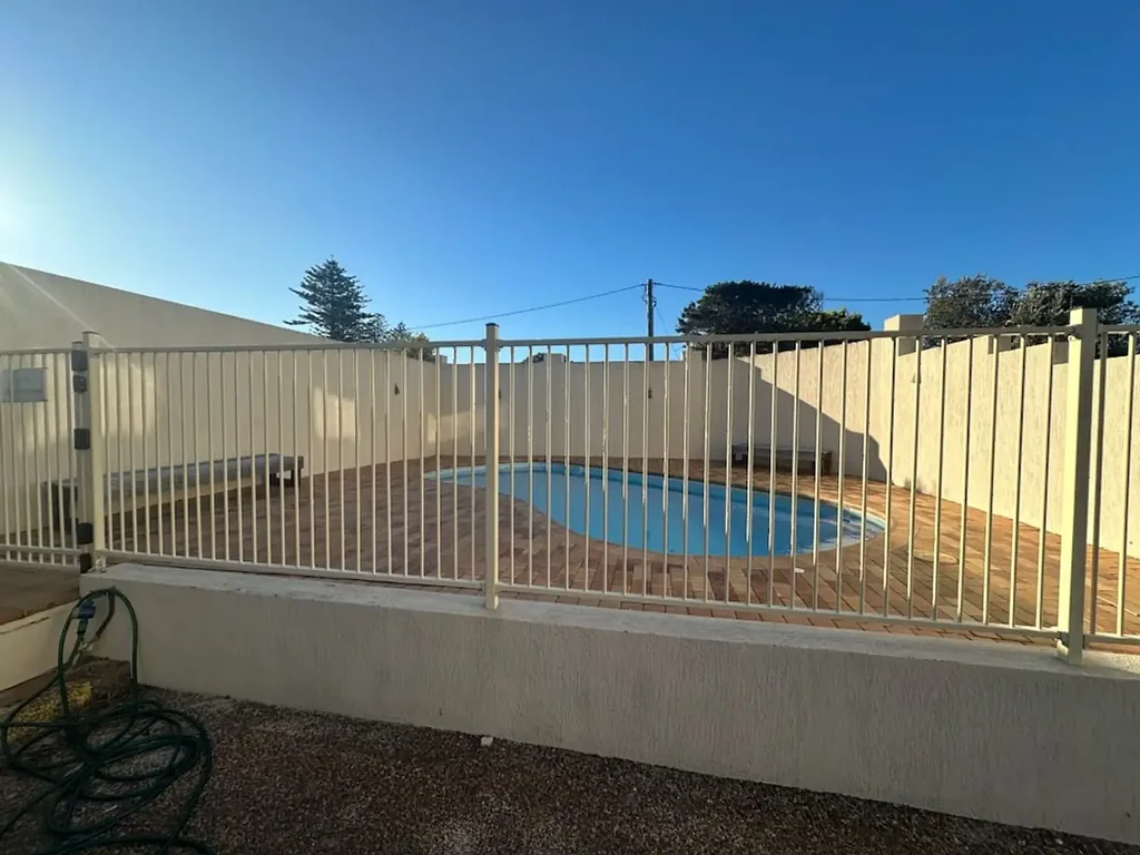 Light-Filled 3-Bedroom Apartment Opposite Bennetts Beach
