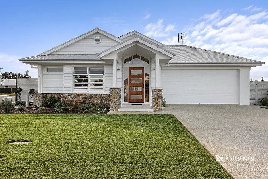 Moama 4ห้องนอน Contemporary Family Living with Pool, Shed & Side Access