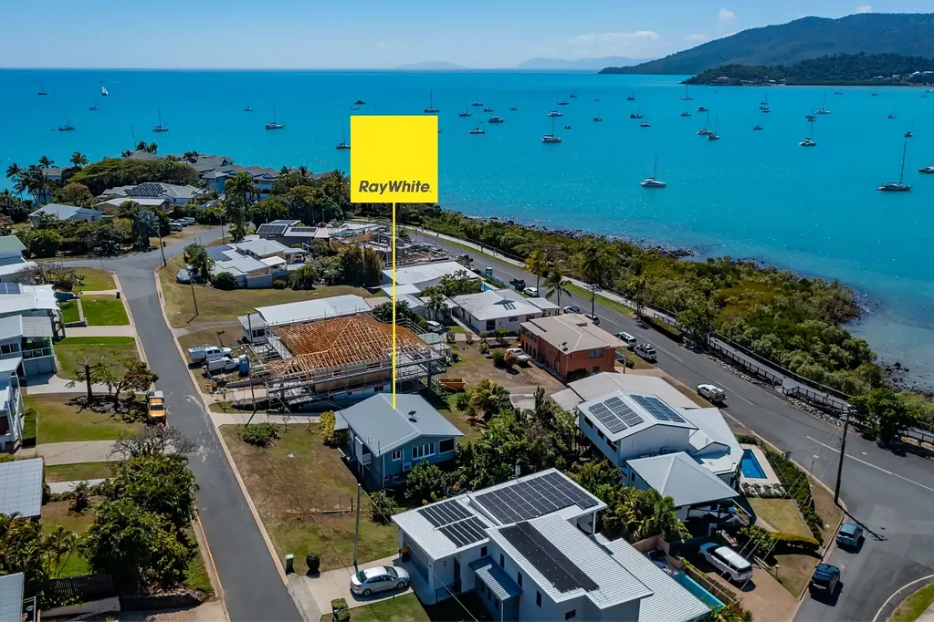 Airlie Beach 4 Bedroom Beach House Or Build Your Dream Home!