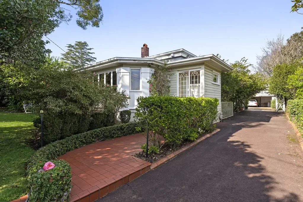 East Toowoomba 3房 《每个家都有故事——这个故事跨越了一个世纪》 Every Home Has a Story - This One Spans a Century