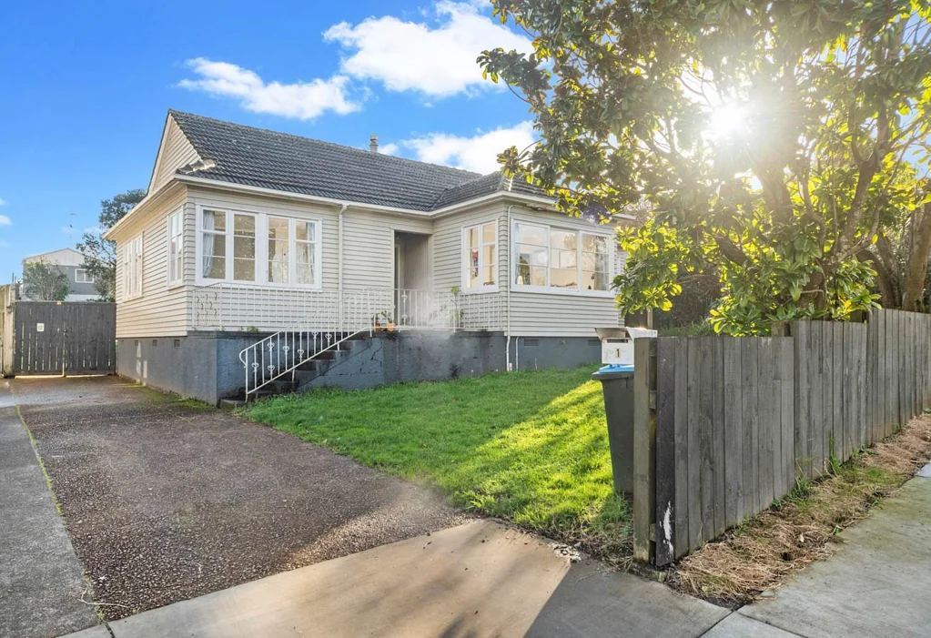 Full section Three bedroom house in Onehunga