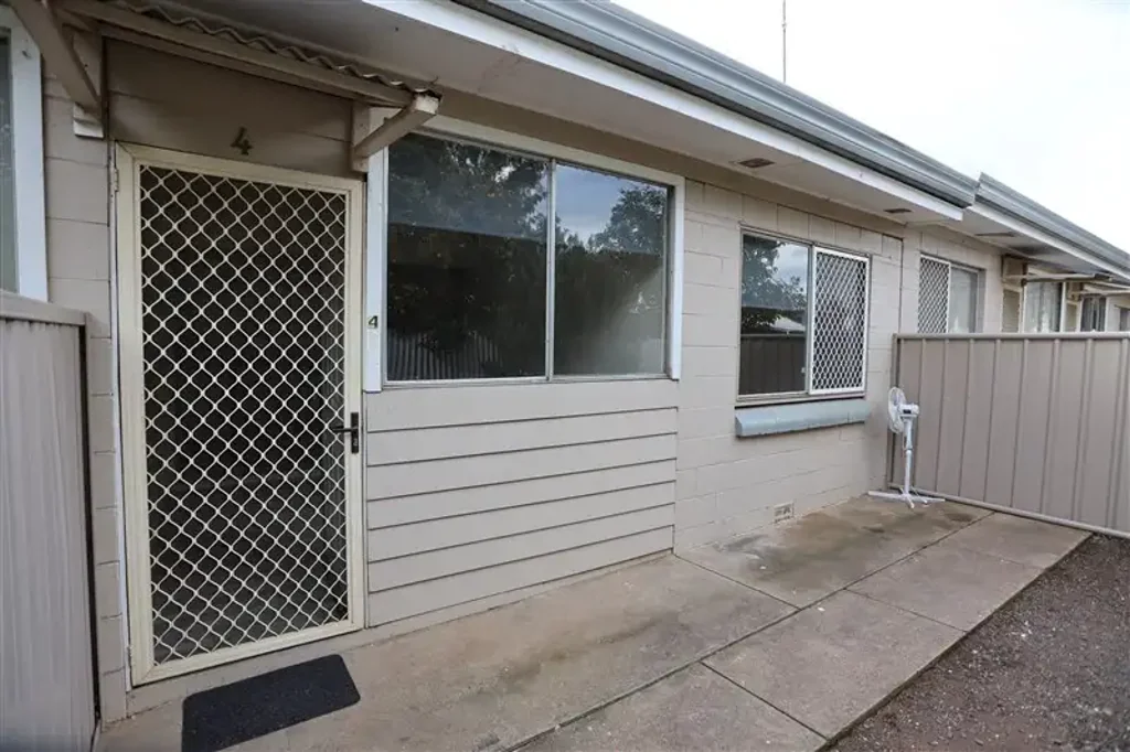 LOW MAINTENANCE 2-BEDROOM UNIT