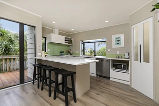 33 Waipuia Place, Greenhithe, North Shore City