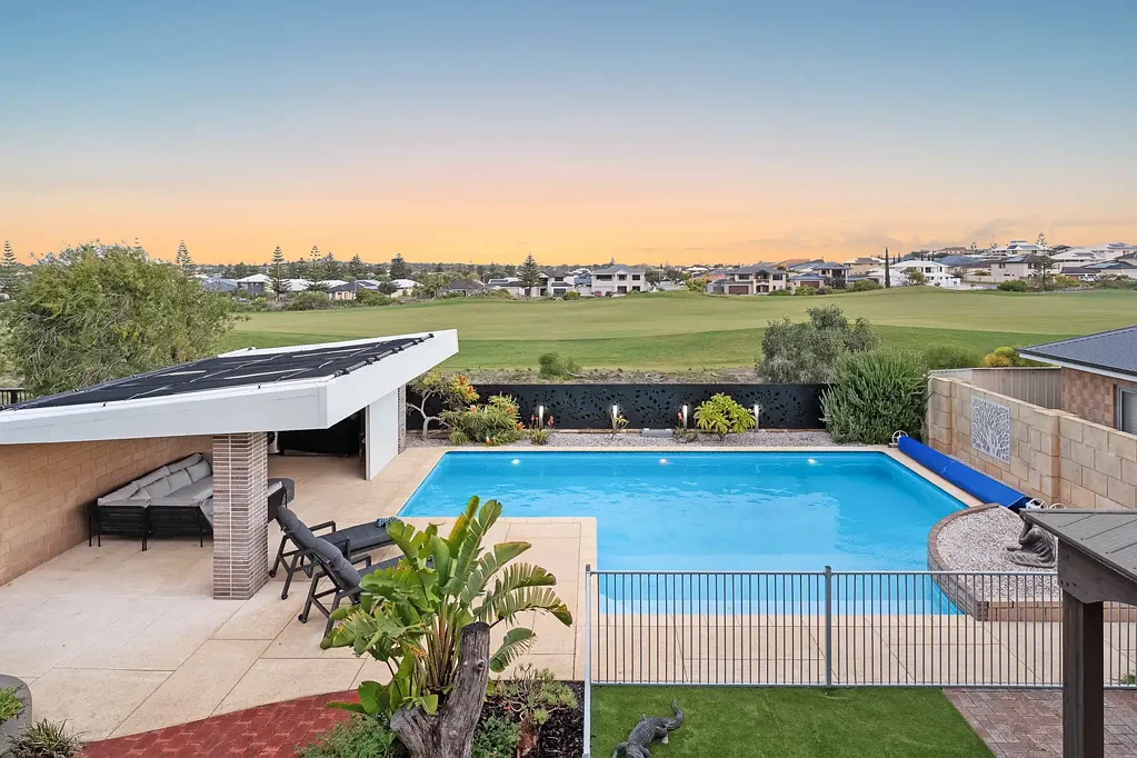 Secret Harbour 5침실 Golf Course Living with Resort-Style Entertaining