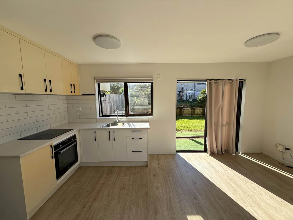 Modern Downstairs 3 Bed, 2 Bath in Pakuranga H...