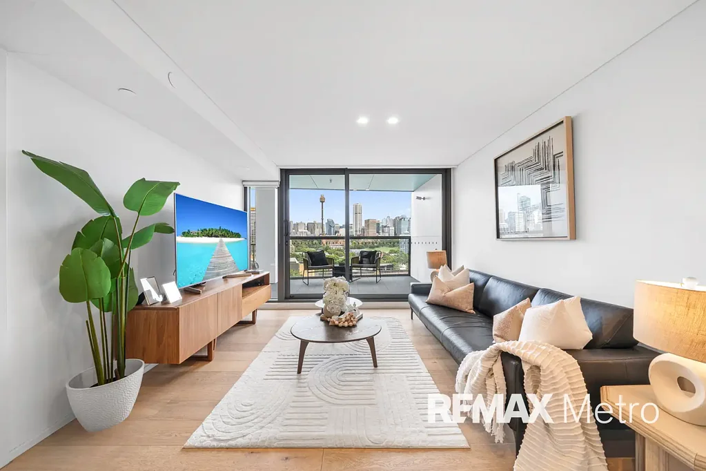 Luxury Two-Storey Apartment with Iconic Harbour & City Views in Potts Point, Optional Furnishings.