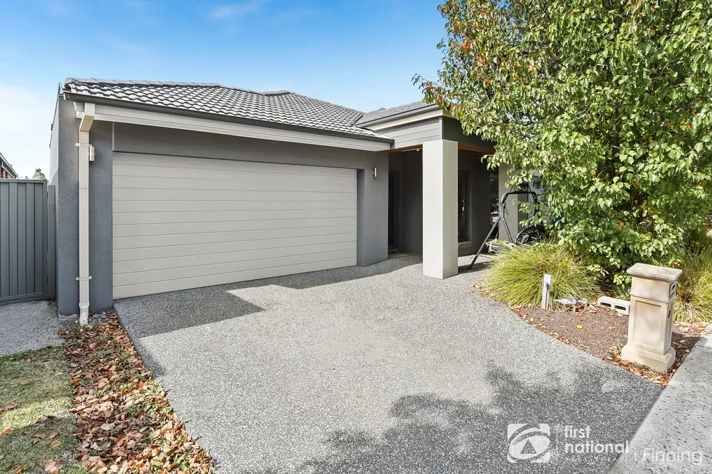 5 McFarlan Way, Cranbourne East, VIC 3977