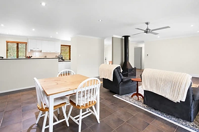 लिविंग रूम - 7 Cassandra Close, Caboolture, QLD 4510