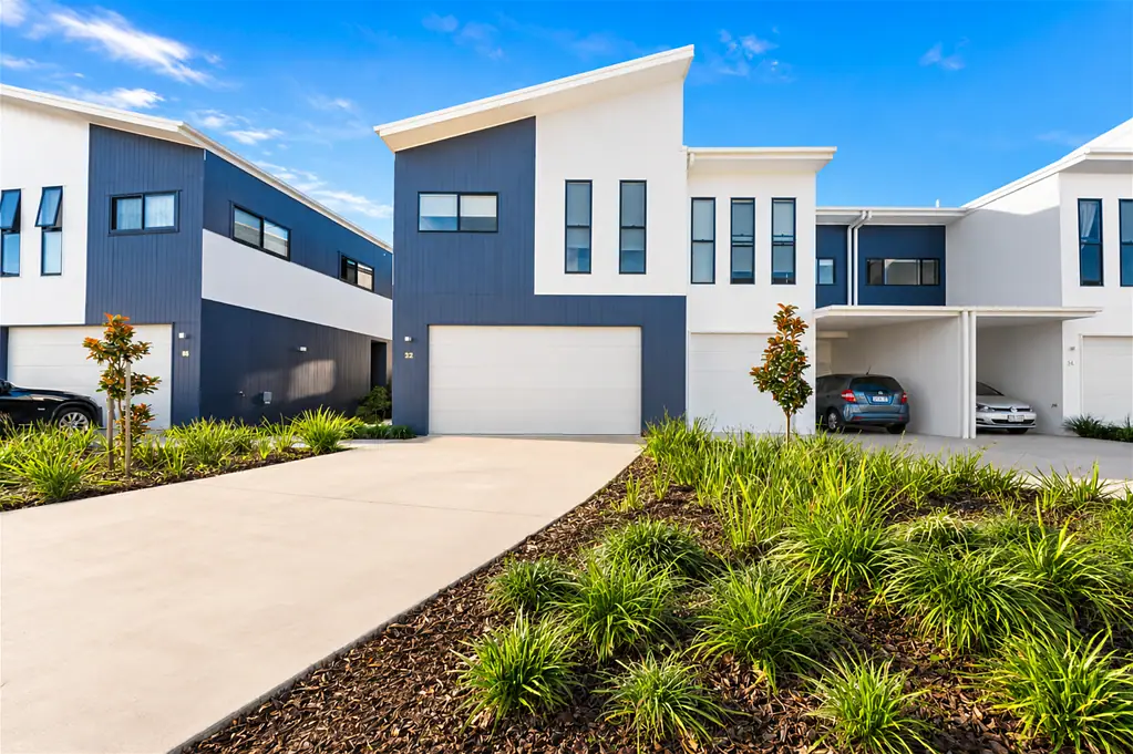 Helensvale 4Habitaciones Modern 2024 Townhouse in Serenity 4212 | Resort Living + High-Growth Location