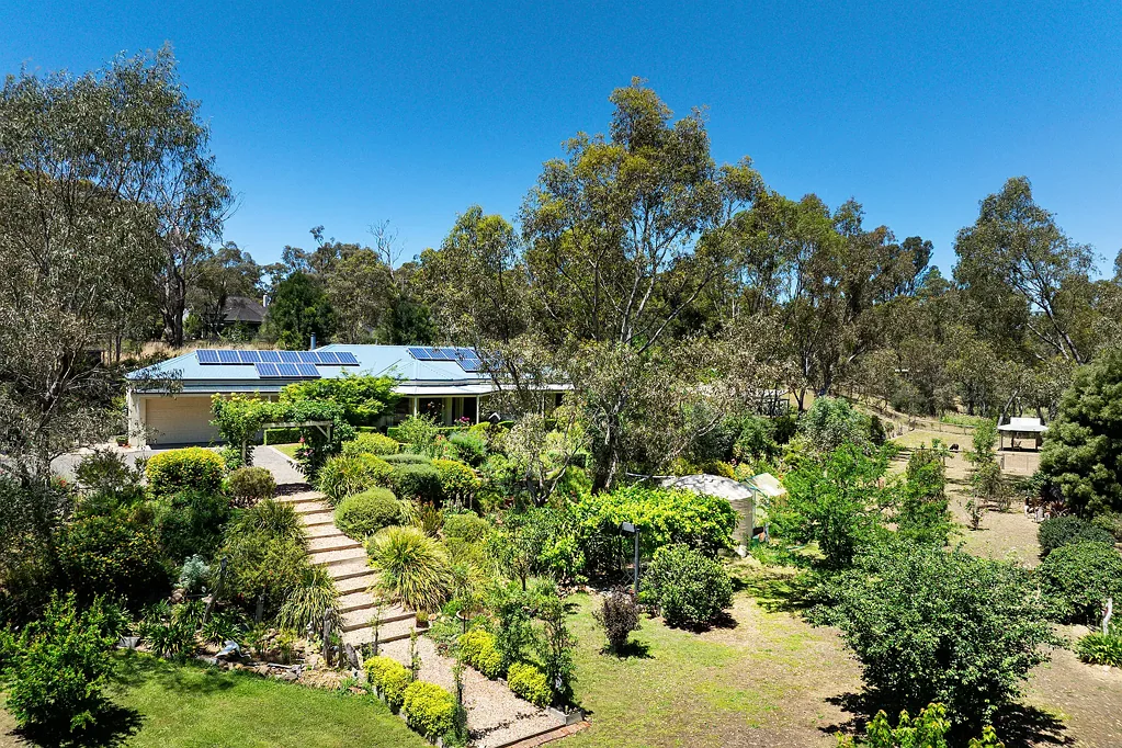 Barkers Creek 5 Bedroom Idyllic Country Retreat with Airbnb and Expansive Grounds