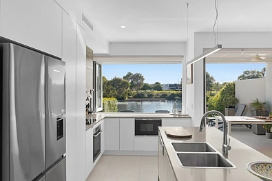 Maroochydore 4 Slaapkamer Sun from the North. Water at your Door.