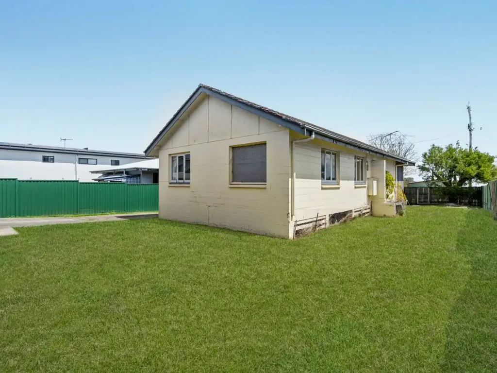 Acacia Ridge 3ਬੈੱਡਰੂਮ Growth Corridor Gem - Duplex or Renovator's Dream Site - Zoned LMR2