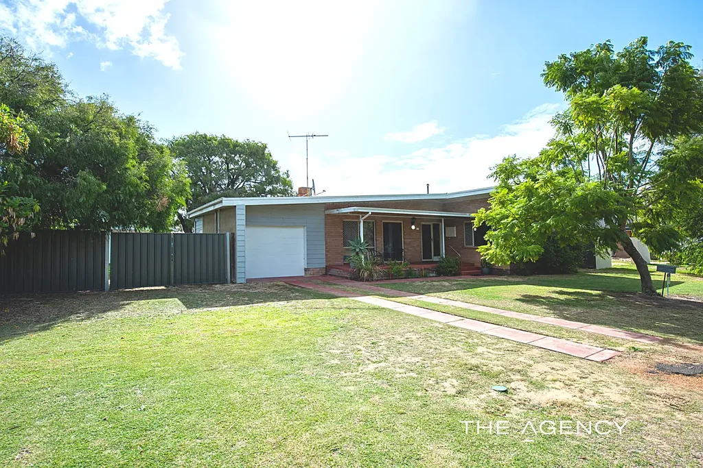 West Busselton 3房  Tastefully Updated Character Home with Timeless Charm - Home Open 16th May 12 -12.45pm