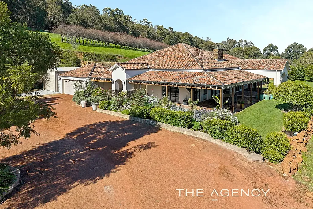 Bickley 4 Slaapkamer Coming Soon - A Taste of Rural French Countryside In The Heart Of The Valley