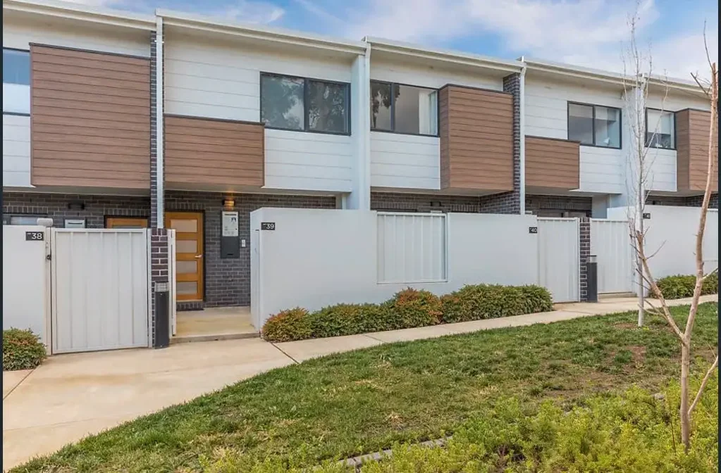 Lawson 3房  Flexible Living with Two Master Suites in Boutique Lawson Setting