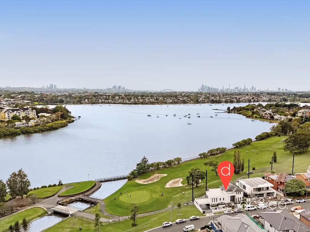 Concord 4ห้องนอน Rare triple-aspect views — water, city skyline and golf course