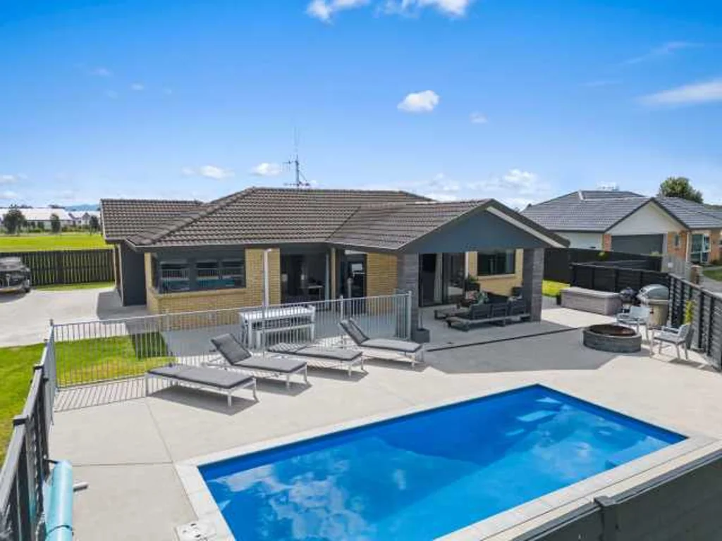Papamoa 3房  Entertainer's Delight in Sought After Location