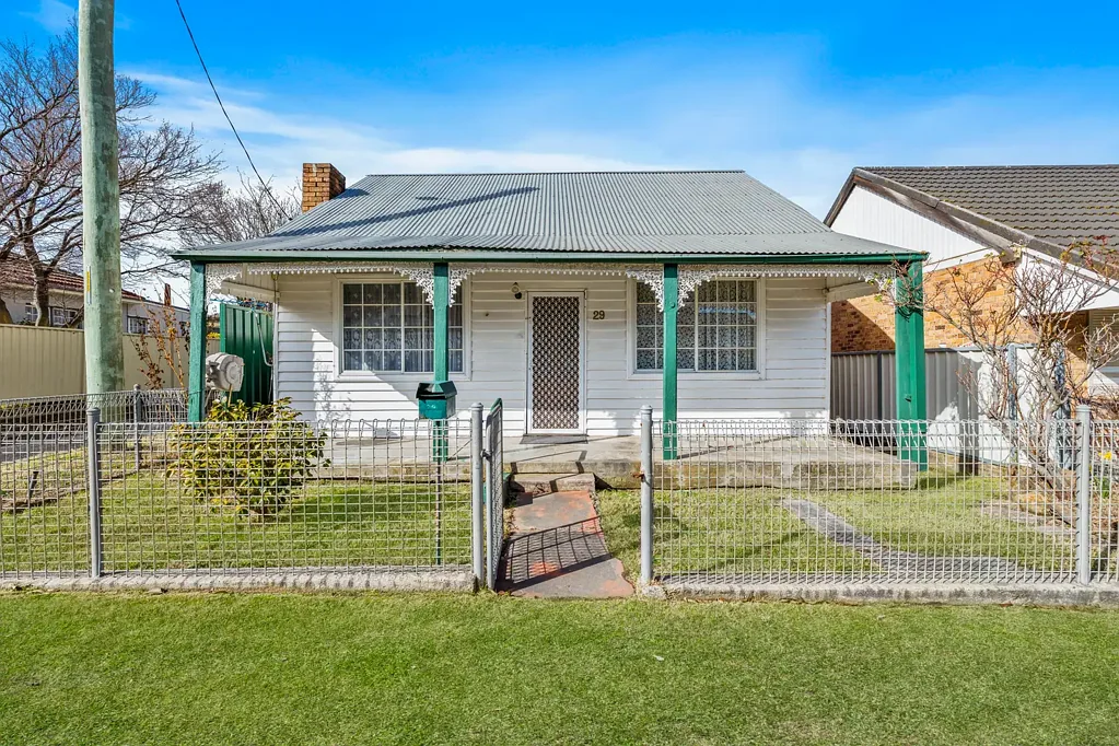 Lithgow 3ਬੈੱਡਰੂਮ Corner Block with Big Potential