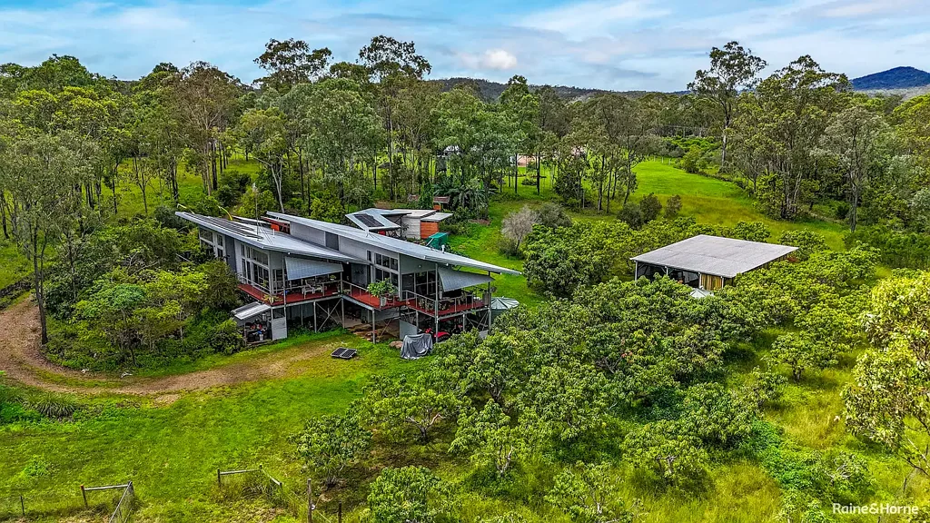 Millstream 4 Bedroom Private, stunning, architect-designed pavilion home, with optional lifestyle income
