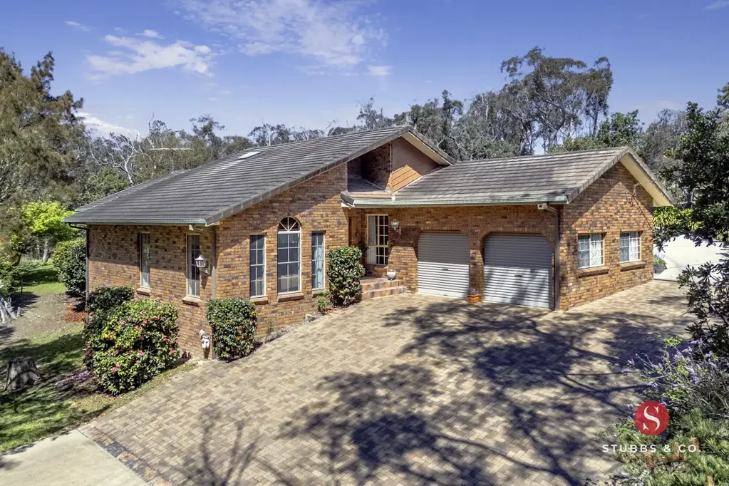 Wentworth Falls 4房 私密丛林环境 宽敞空间 幽静环境 便利交通 三卧一书房 全围栏地块 多样花园 双车库 巨大棚屋 三相电源 Generous Family Home with Space to Spare