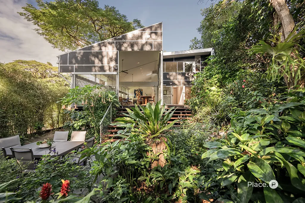 Yeronga 4房 自然环绕的建筑瑰宝 Architectural Retreat Framed by Nature