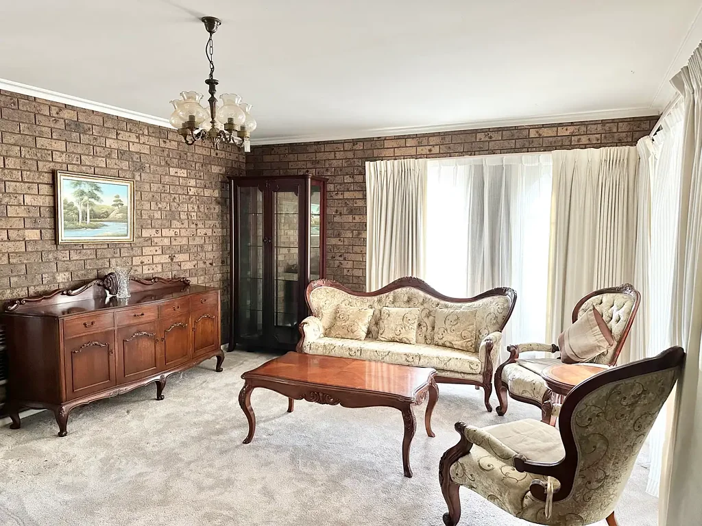 Fully Furnished - Three Bedroom House Within Mount Waverley Secondary College