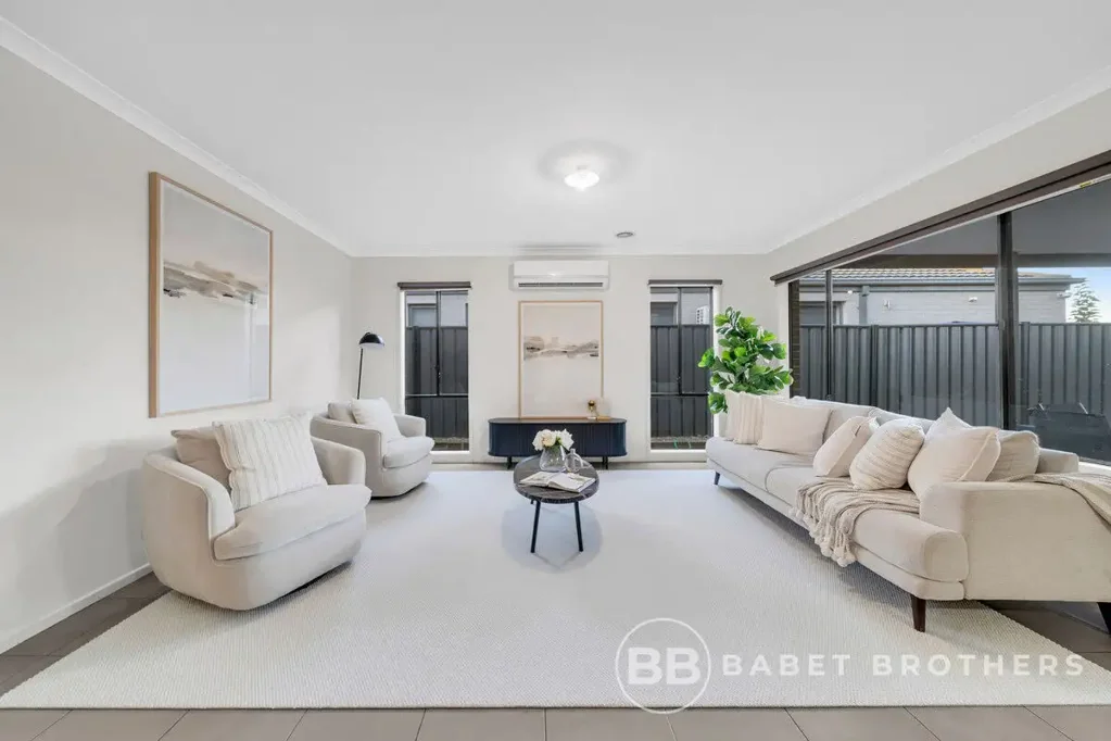 37 Falabela Road, Clyde North, VIC 3978