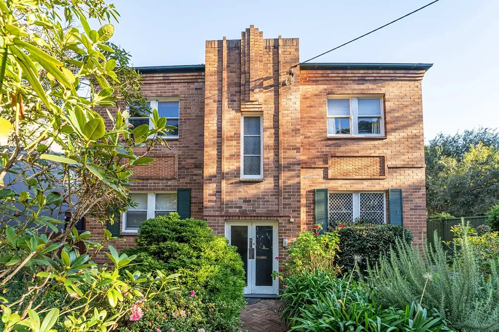 Charming Art-Deco Apartment in the Heart of Summer Hill