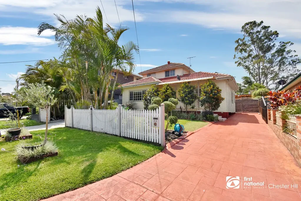 Spacious Comfortable Living & Swimming Pool