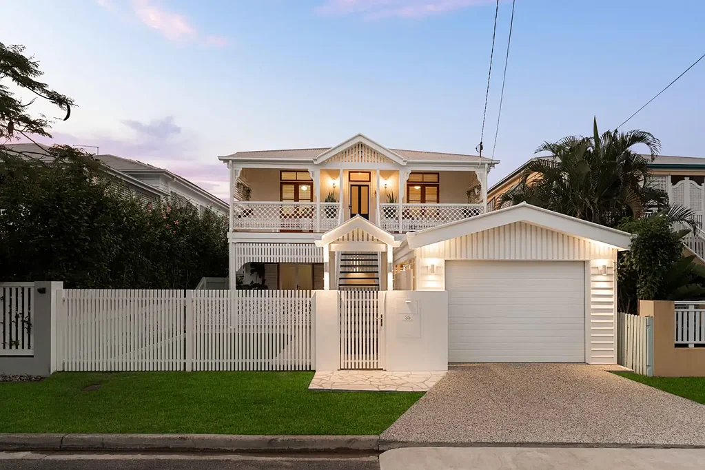 Hawthorne 5Moenga Elegant Family Living with Resort-Style Appeal in the Heart of Hawthorne