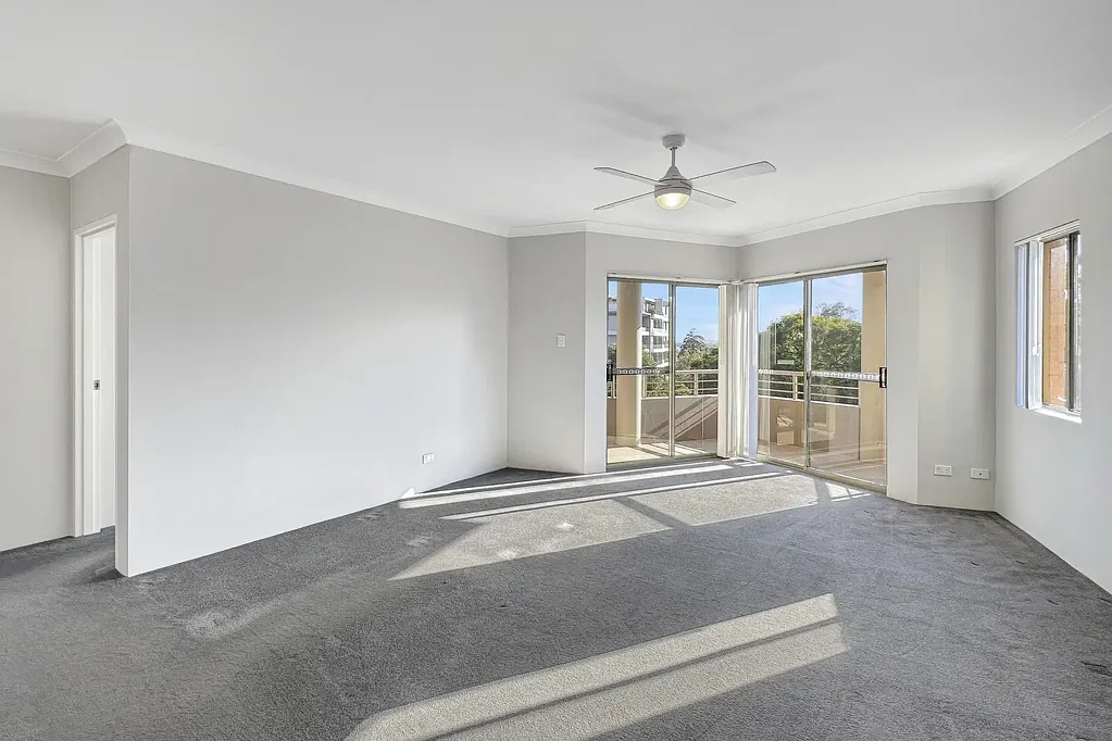 Large Modern Two Bedroom - Central Miranda