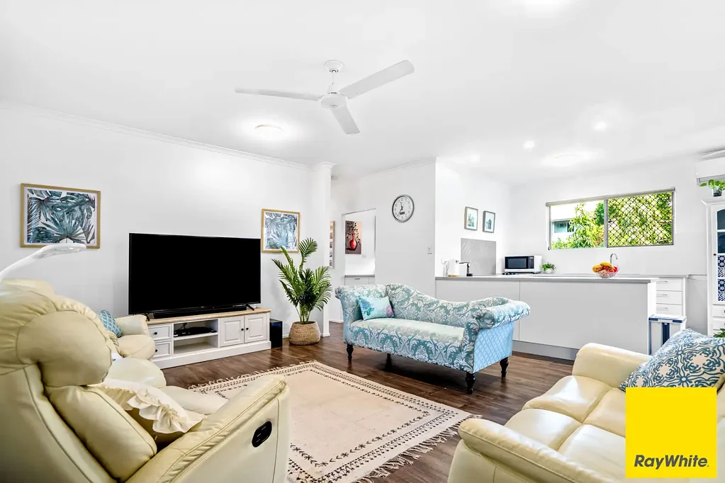 Trinity Beach 3房  Charming Coastal Cottage in Prime Trinity Beach Location - Move-In Ready!