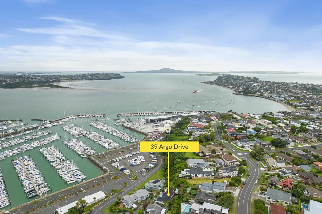 Half Moon Bay 5कमरा Sellers Are Demanding a Sale!