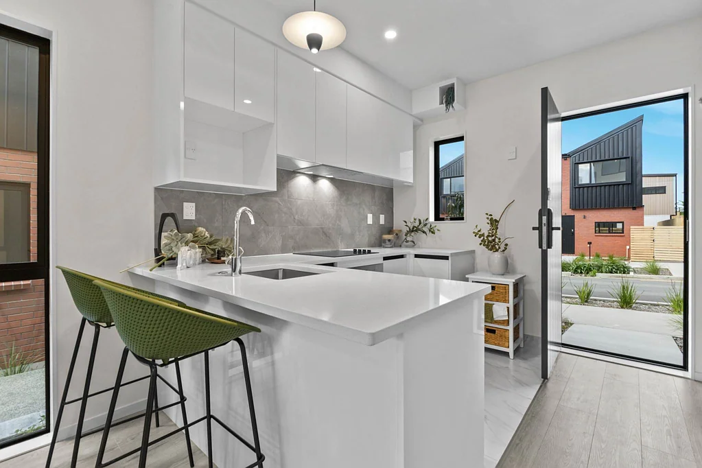 Nearly New 3 Bedrooms & 2.5 Bathrooms