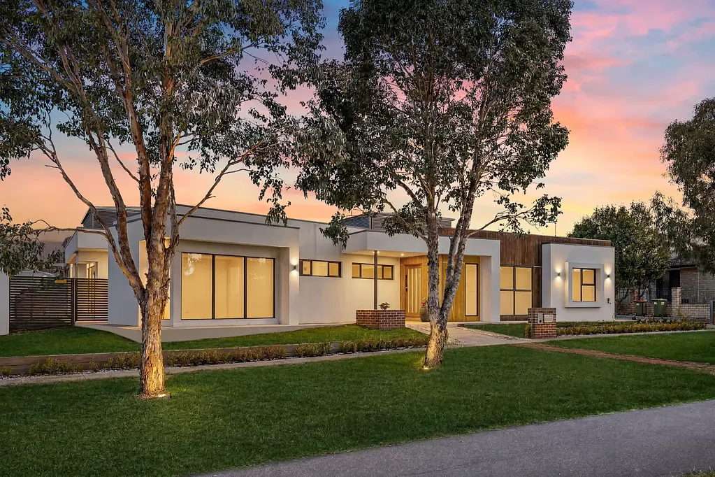 Bonner 4房  Luxury Living with Reserve‑Front Elegance