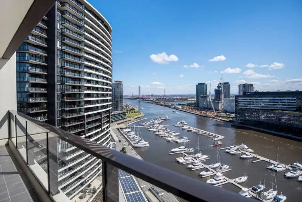 SPACIOUS WATERFRONT APARTMENT IN YARRA'S EDGE!