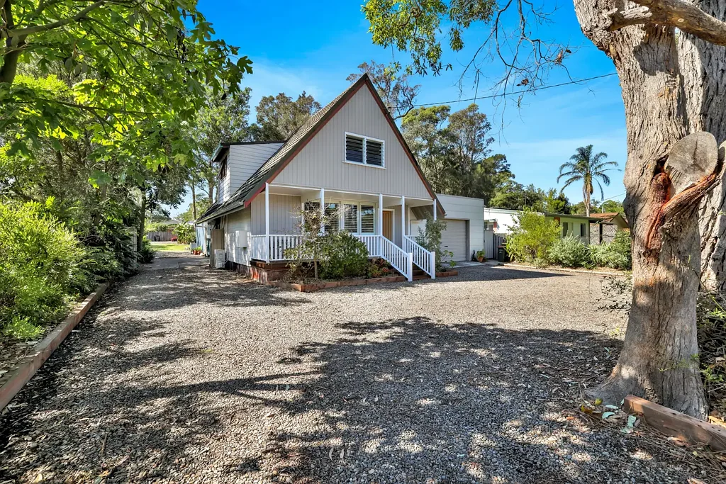 Callala Bay 4房  Location, Space & Side Access: The Perfect Trifecta