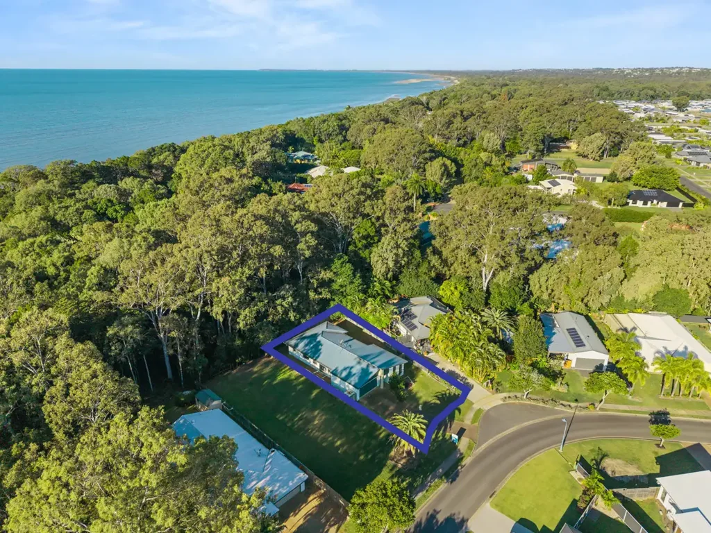 Toogoom 4房  Four Bedroom Home Backing Onto Natural Bushland Near The Beach