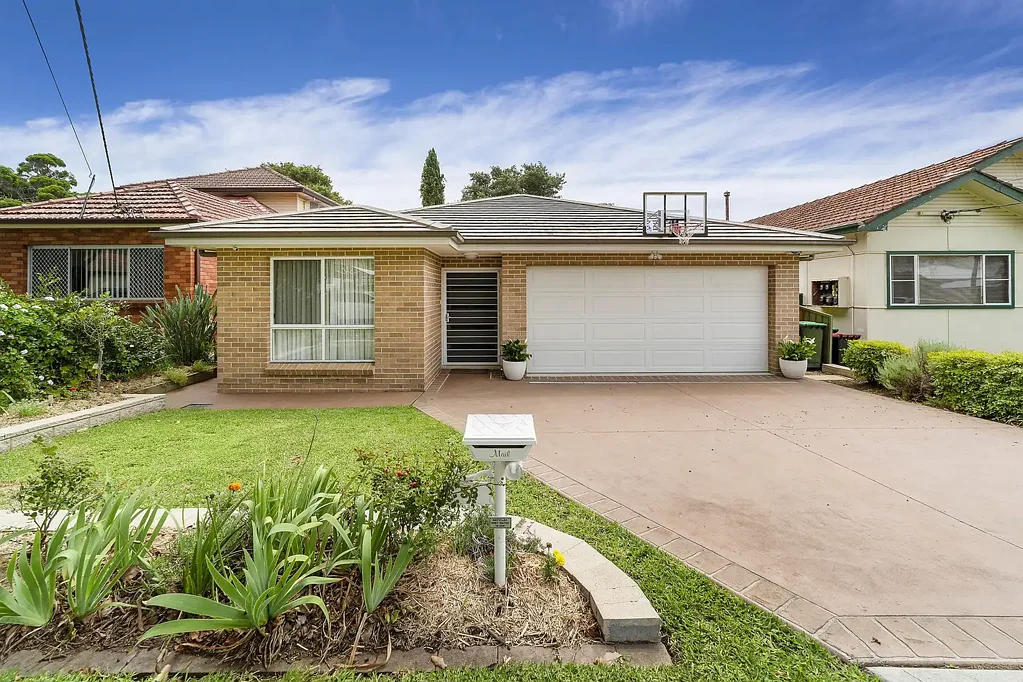Spacious & Modern 4 Bedroom Single Level Home