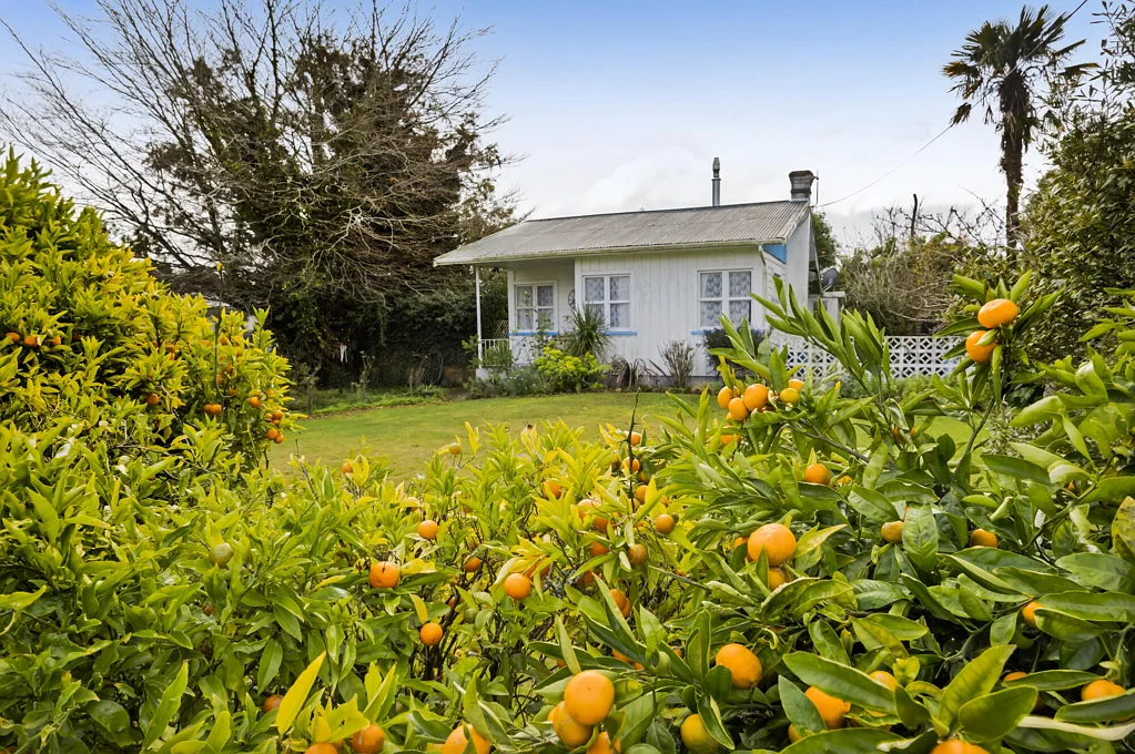 Inglewood 2 Bedroom Cosy Cottage with Room to Improve