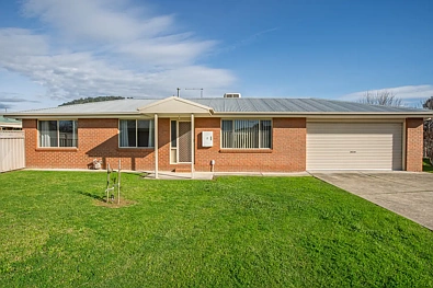 West Wodonga 2chambre Sun-Filled, Spacious & Immaculately Presented