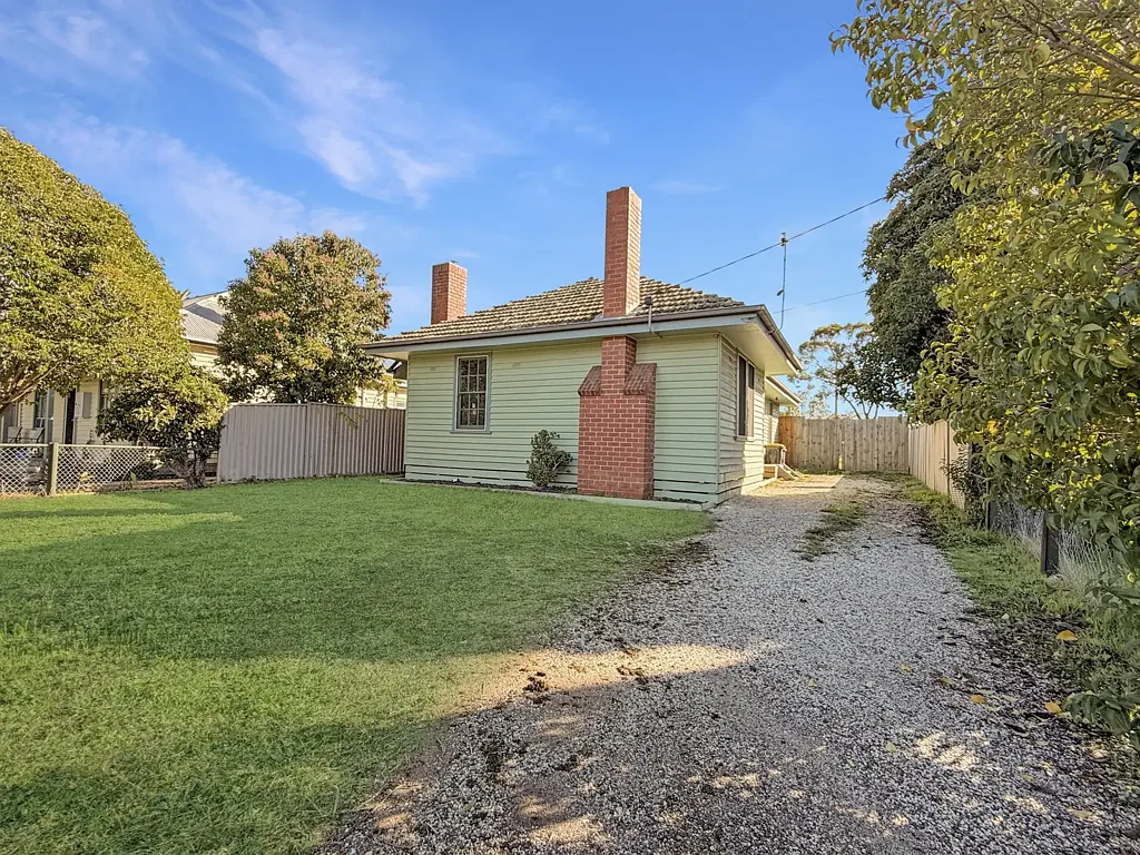 Convenient Living in a Central Seymour Location