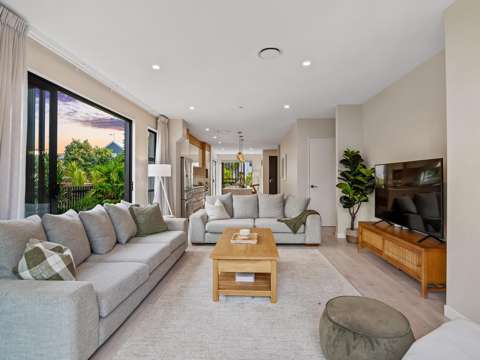Hobsonville 5房  Standout Standalone Architectural Designer Home