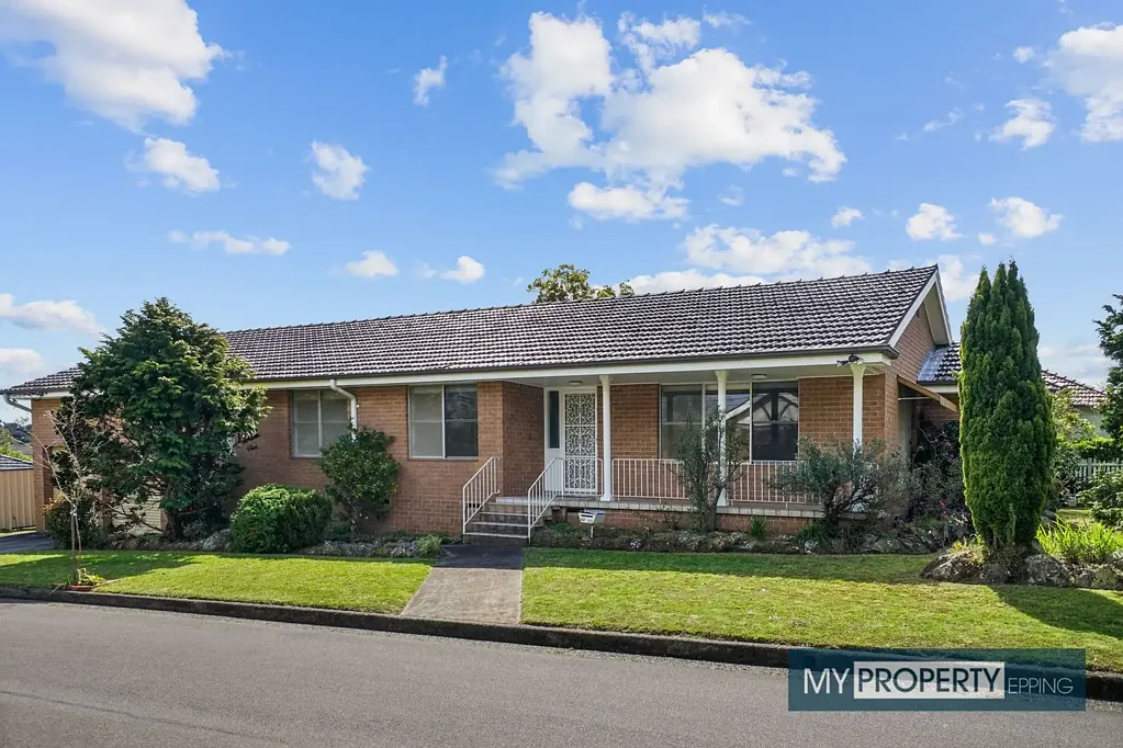 LOVELY FAMILY HOME IN PERFECT SETTING OPPOSITE PARK