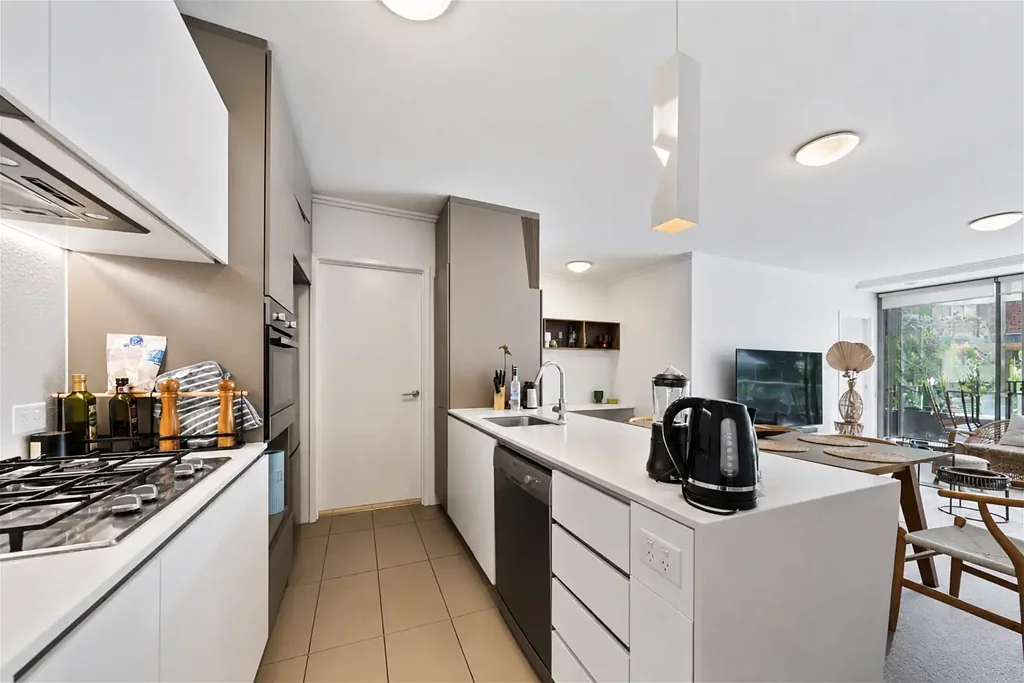 Modern, Bright, Unfurnished 2-Bedroom Apartment with Stunning City Views!
