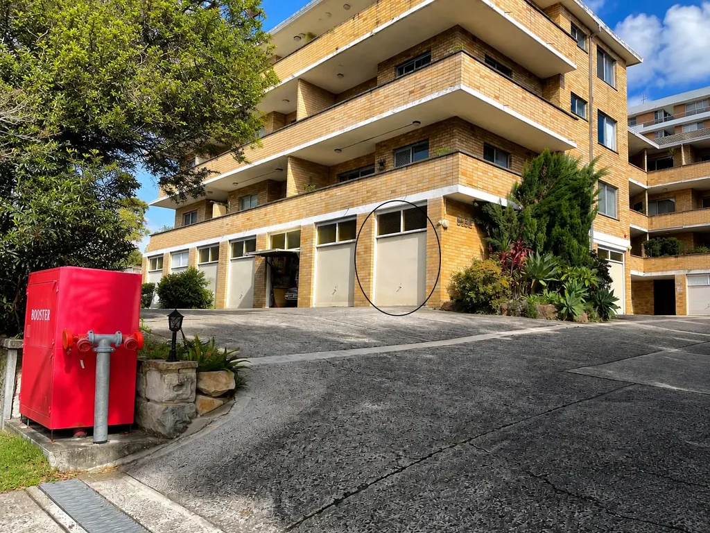 Garage in the heart of Dee Why