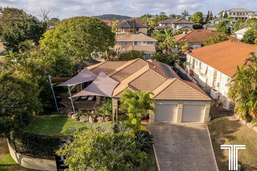 18 Golden Oak Crescent, Carindale, QLD 4152