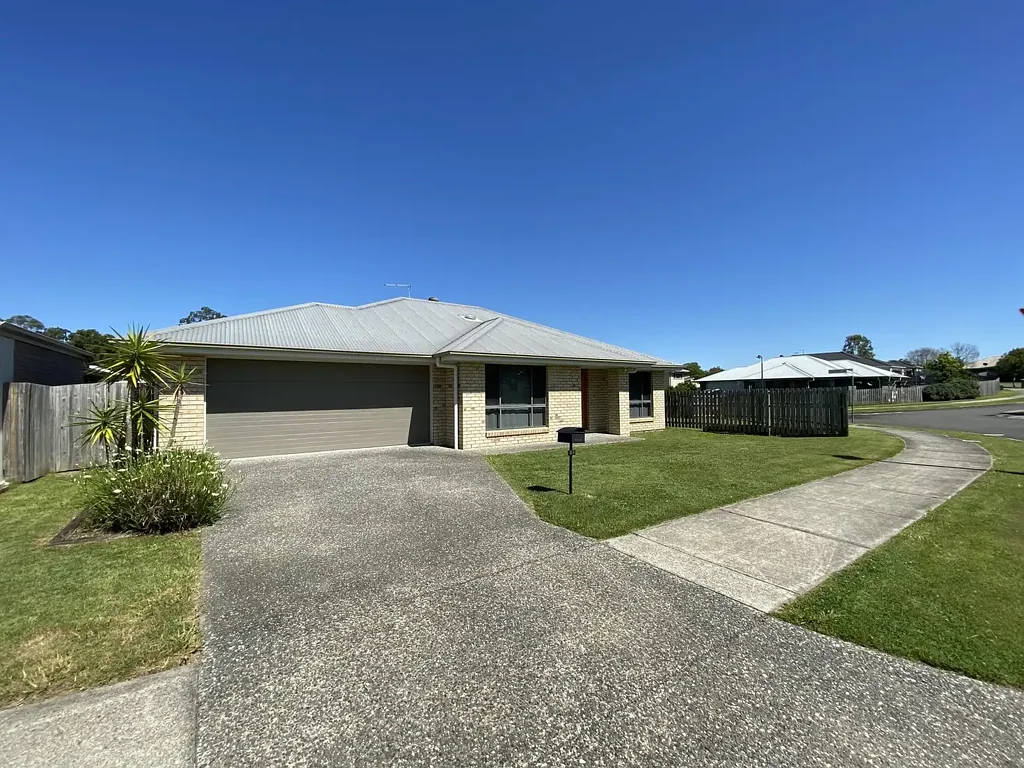 Break Lease - 4 Bedroom Home on Corner Block in Great Pimpama Location!